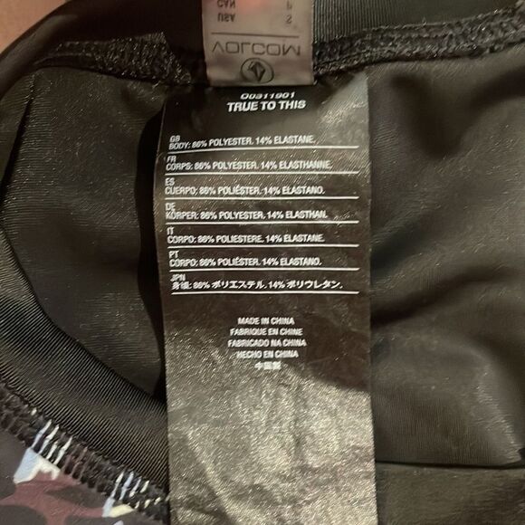 Volcom SPF swim protection top SZ small long sleeve - Picture 4 of 7